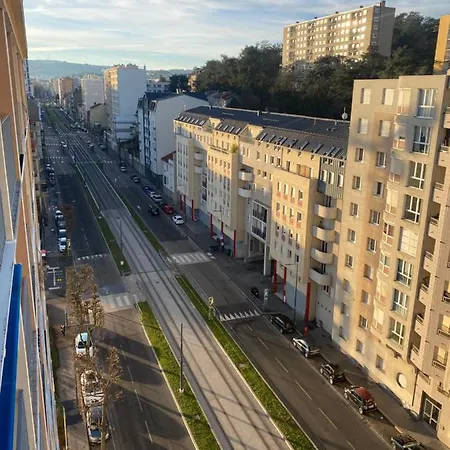 Bergson - 80m2, 2 Grandes Chambres, Entierement Renovee Et Equipee, Lumineux, Wifi, Balcon, Calme, Vue Imprenable Apartmán