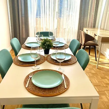 Bergson - 80m2, 2 Grandes Chambres, Entierement Renovee Et Equipee, Lumineux, Wifi, Balcon, Calme, Vue Imprenable * Saint-Etienne (Loire)