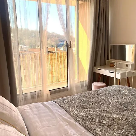Bergson - 80m2, 2 Grandes Chambres, Entierement Renovee Et Equipee, Lumineux, Wifi, Balcon, Calme, Vue Imprenable Apartmán *