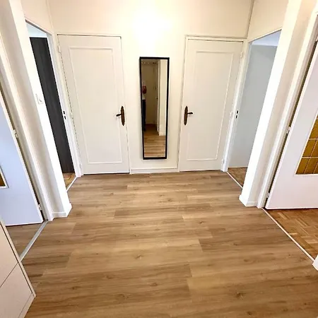 Bergson - 80m2, 2 Grandes Chambres, Entierement Renovee Et Equipee, Lumineux, Wifi, Balcon, Calme, Vue Imprenable